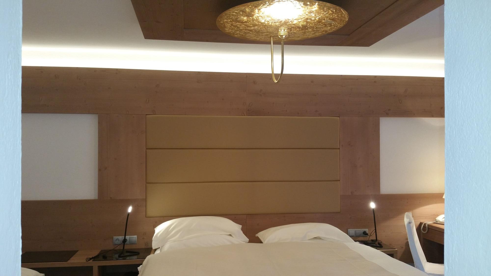 Hotel Vergeiner เซเฟลด์ อิน ทิโรล ภายนอก รูปภาพ