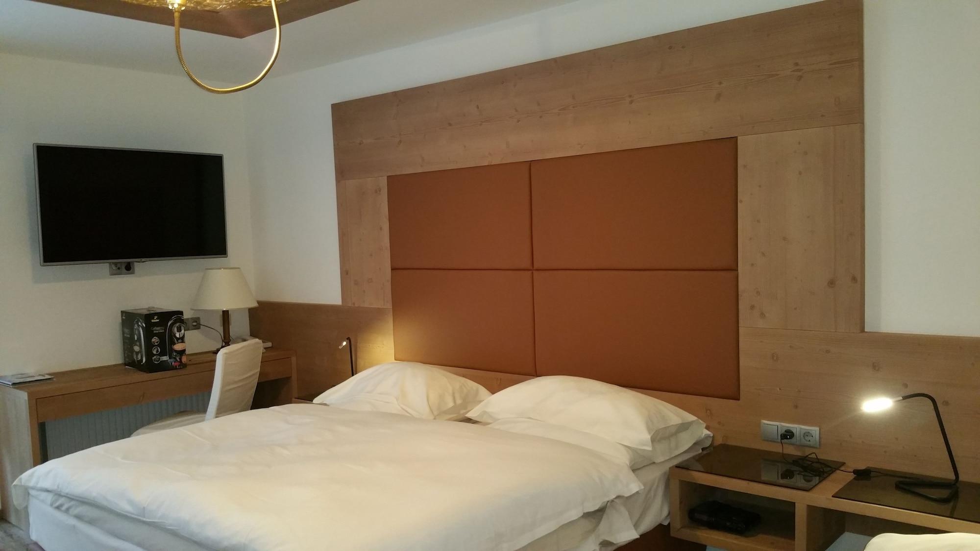 Hotel Vergeiner เซเฟลด์ อิน ทิโรล ภายนอก รูปภาพ