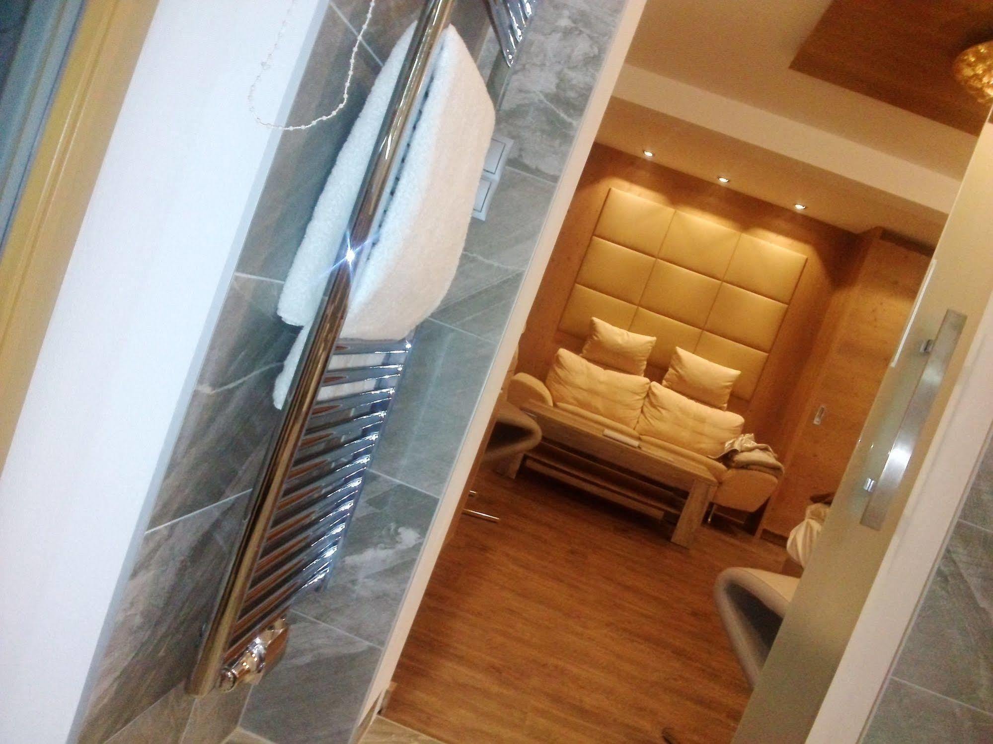 Hotel Vergeiner เซเฟลด์ อิน ทิโรล ภายนอก รูปภาพ